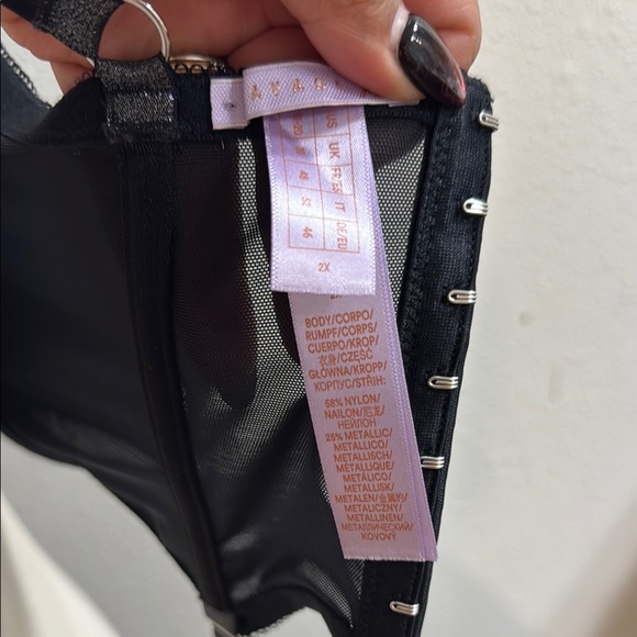 Savage X Fenty Black Lace Bra with Intricate Floral Patterns - Picture 8 of 8